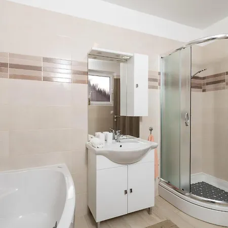 2 Bedroom Awesome In Viskovo