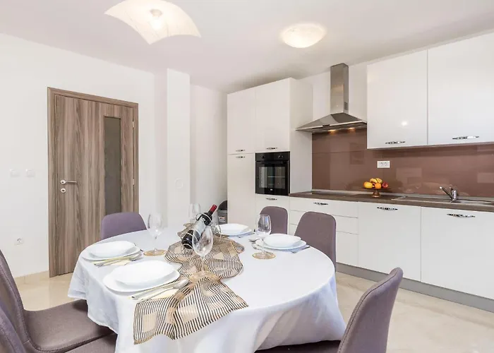 Apartman 2 Bedroom Lovely In *