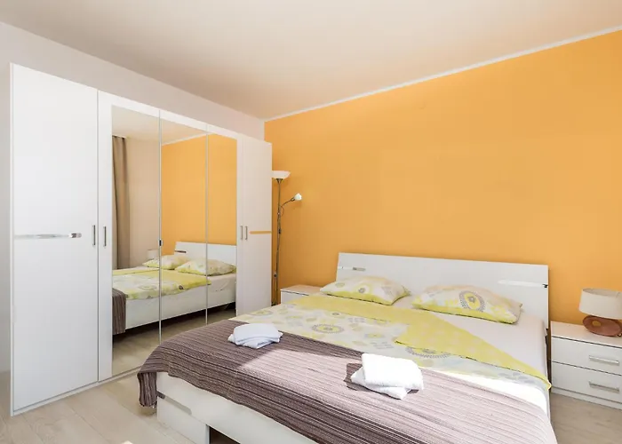 2 Bedroom Lovely In *