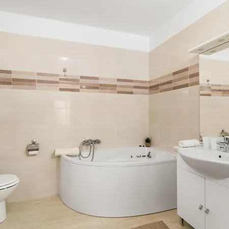 2 Bedroom Beautiful In