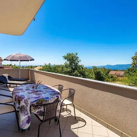 2 Bedroom Awesome Apartment In Viskovo *