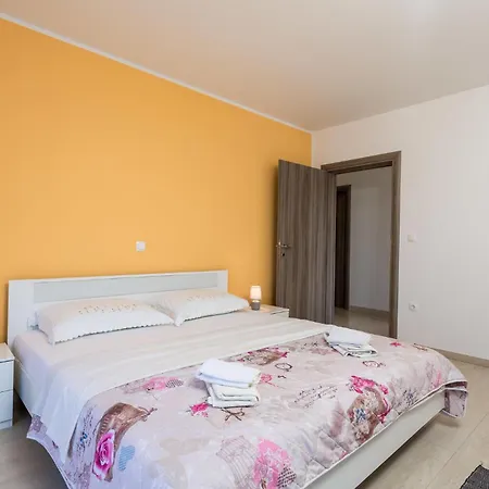2 Bedroom Beautiful In Apartament *