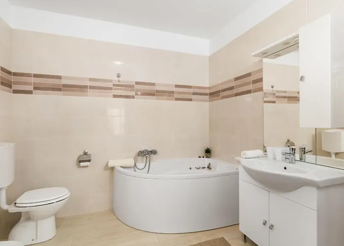 2 Bedroom Lovely In