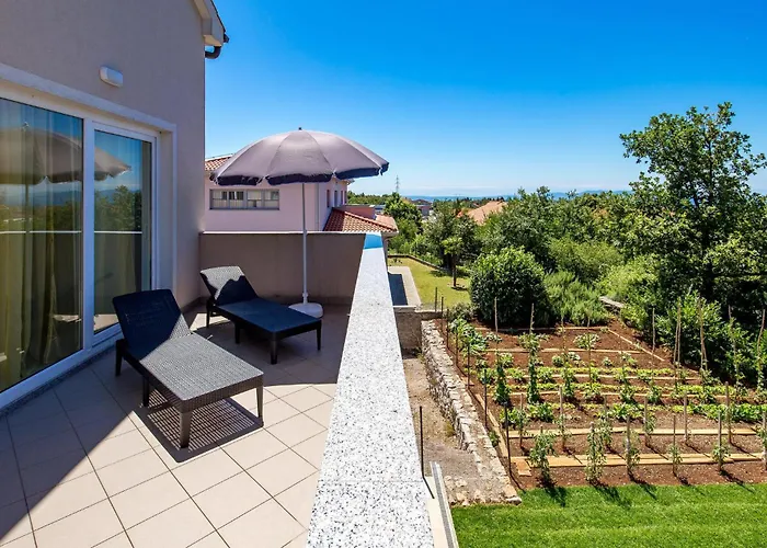 2 Bedroom Lovely In Apartment *