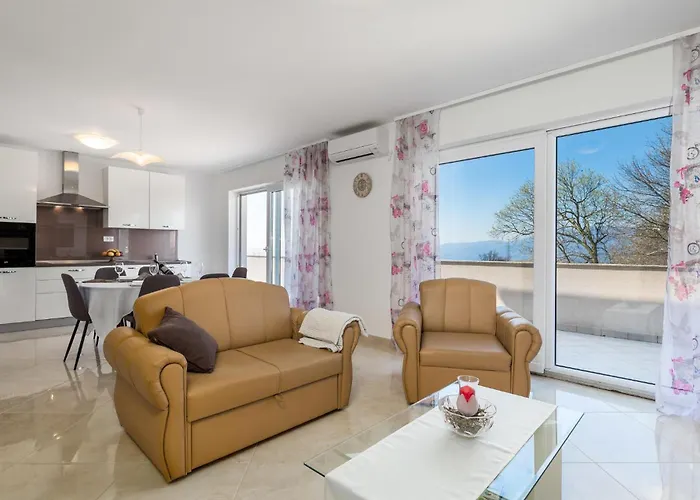 Apartment 2 Bedroom Lovely In Viskovo